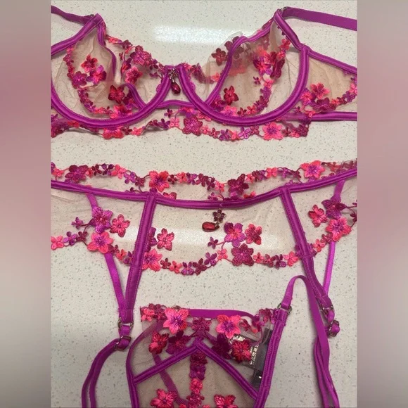 SOLD Honey Birdette Floral Lingerie Set Garter 34D Small - Picture 12 of 13